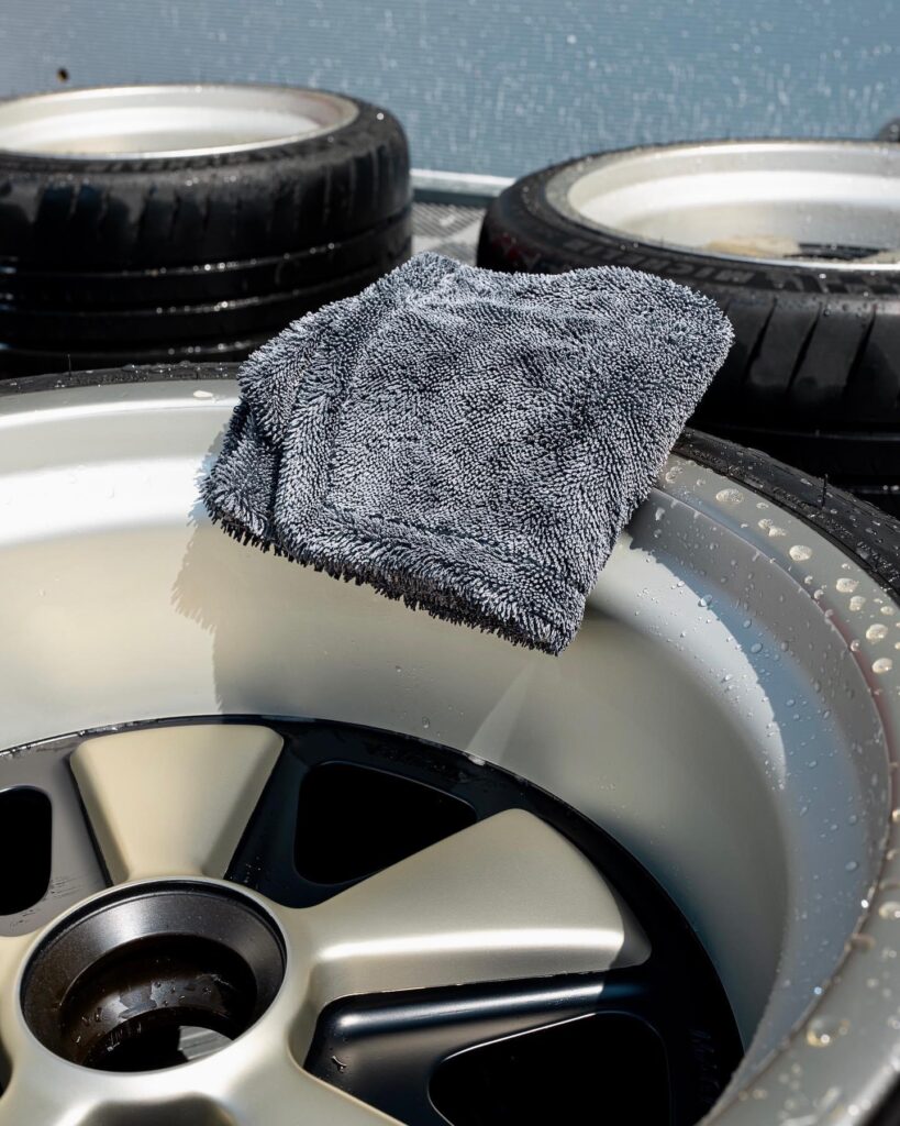CARBON COLLECTIVE - PRO - Onyx Mini Twisted Drying Towel - 1100GSM - 35x35cm