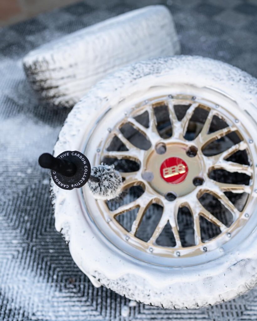 CARBON COLLECTIVE  - Plush Microfibre Wheel Brush - 45cm