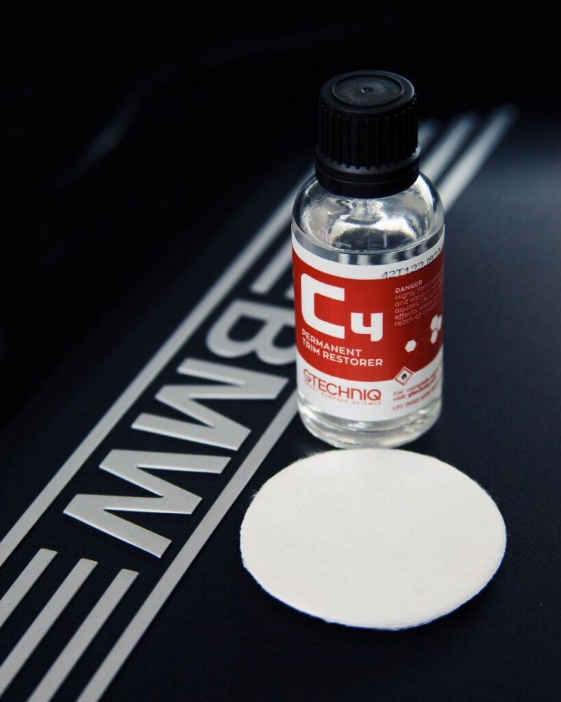 GTECHNIQ - C4 - Permanent Trim Restorer