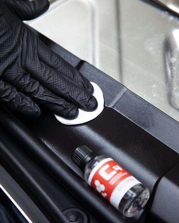 GTECHNIQ – C4 – Permanent Trim Restorer