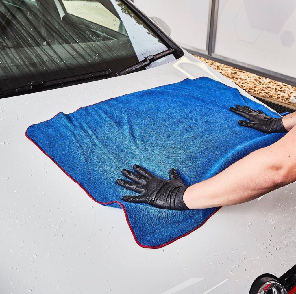 GTECHNIQ - MF2 - Zero Scratch Microfibre Drying Towel - 450GSM - 60x90cm
