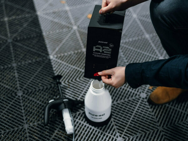 PURE:EST – A2 – Alkaline Degreaser – Pre-Cleaner – Insect, Vuil & Wegfilm Verwijderaar