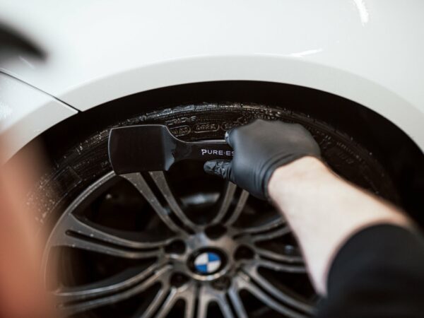 PURE:EST – Tyre Brush