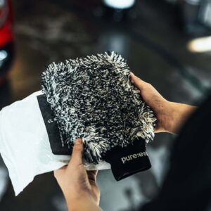 PURE:EST - Microfibre Washing Glove - Black/White