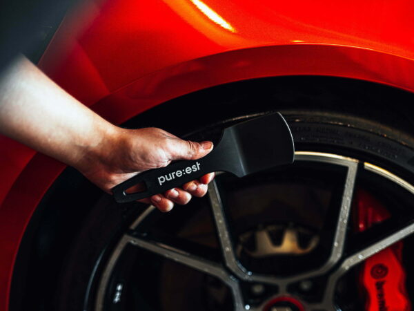 PURE:EST – Tyre Brush