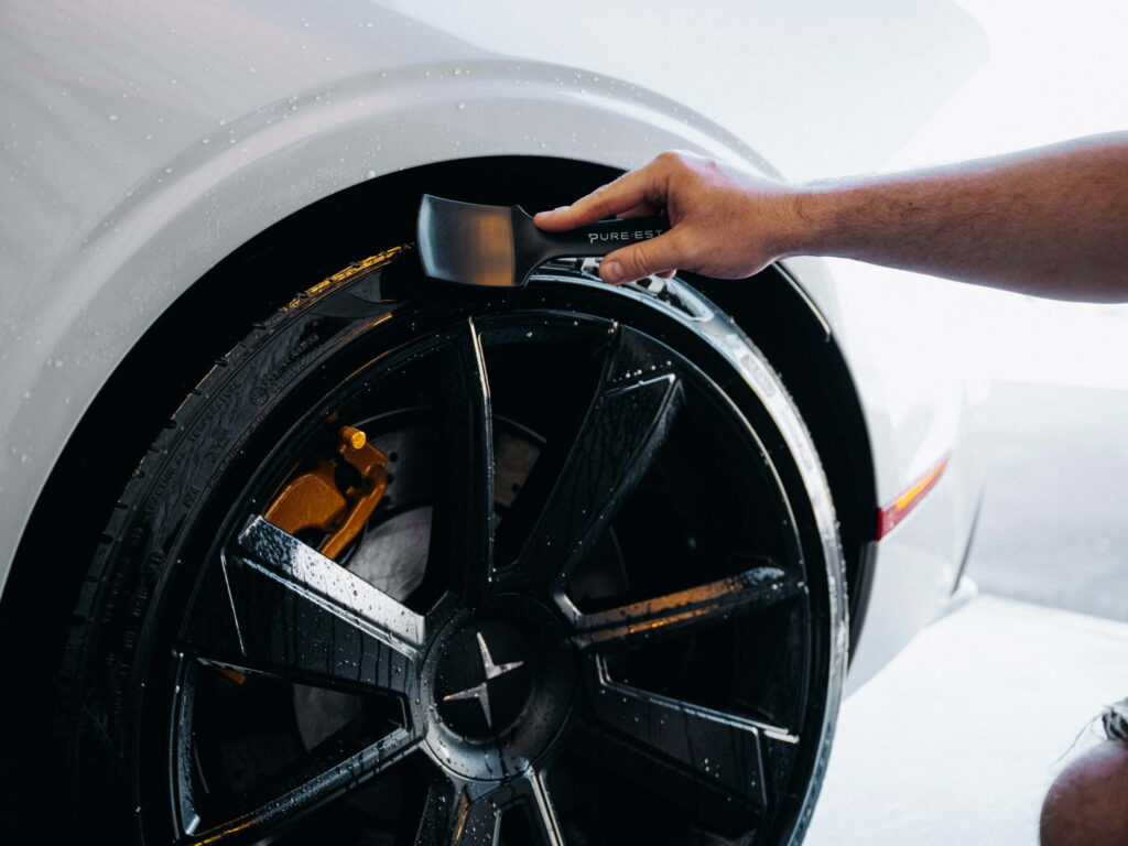 PURE:EST - Tyre Brush