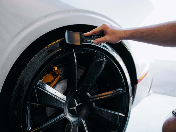 PURE:EST – Tyre Brush