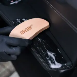 GYEON Q²M Leather Brush