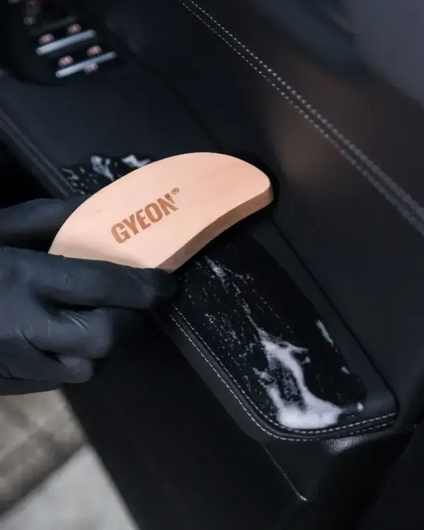 GYEON Q²M Leather Brush