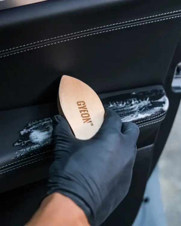 GYEON Q²M Leather Brush