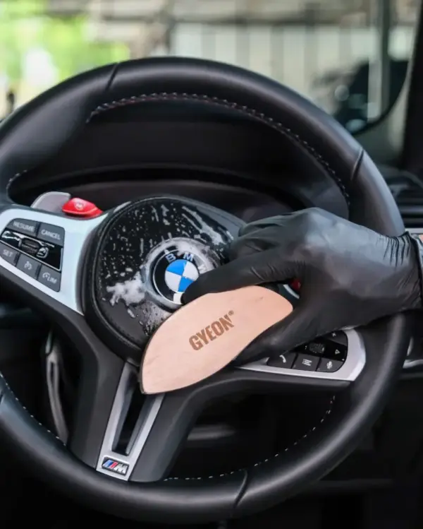 GYEON Q²M Leather Brush