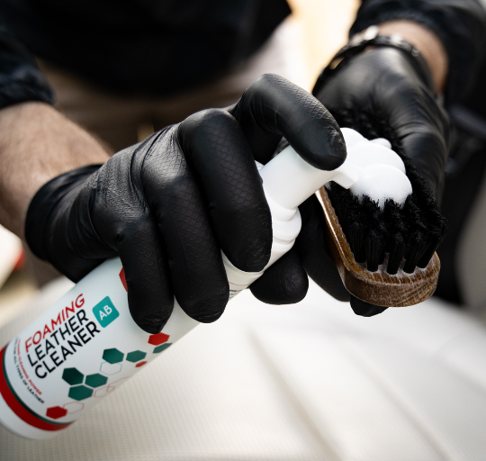 GTECHNIQ - L2 - Foaming Leather Cleaner - 200ml