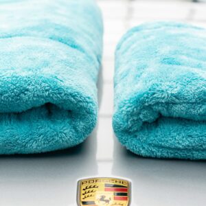 CARBON COLLECTIVE – Korean Ultra Plush Microfibre Towel – 1200GSM – 50x80cm