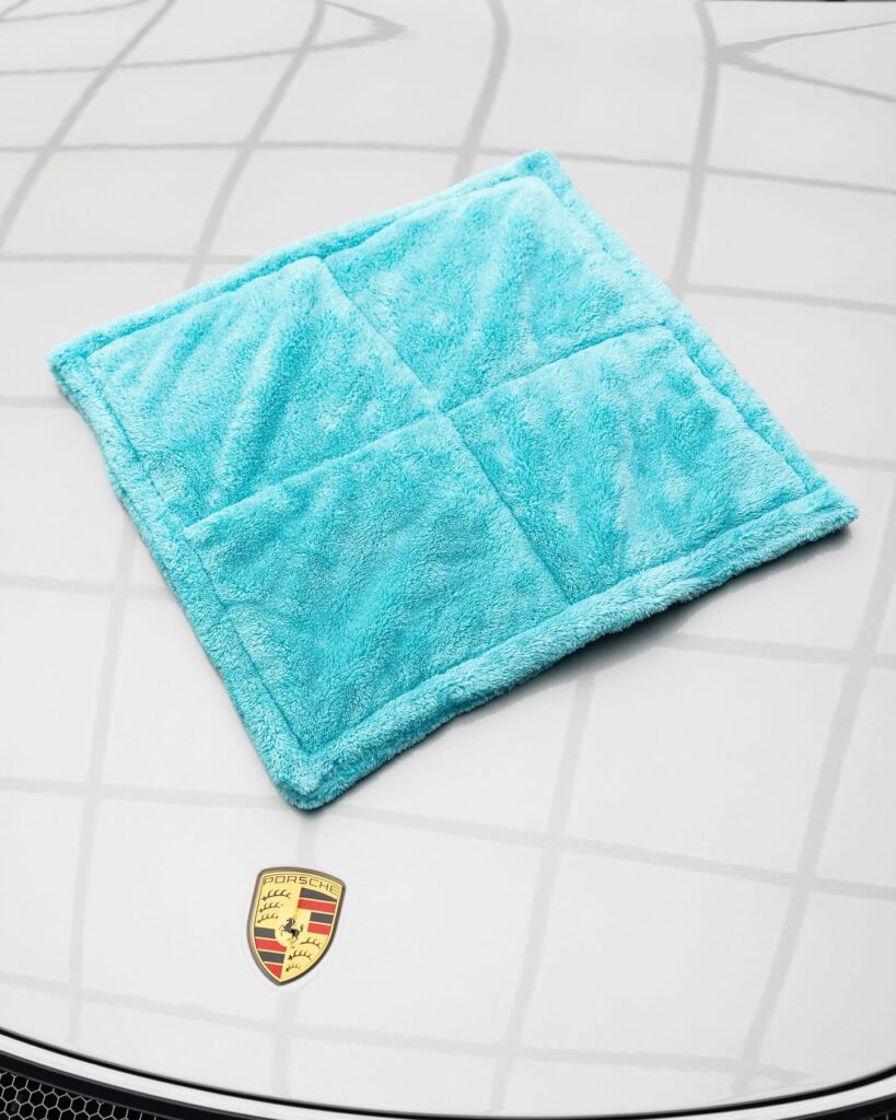 CARBON COLLECTIVE - Korean Ultra Plush Microfibre Towel - 1200GSM - 45x45cm