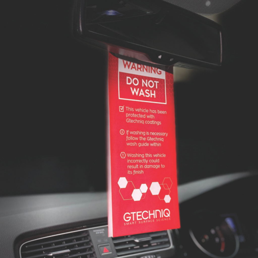 GTECHNIQ - DO NOT WASH - ‘Niet Wassen AUB’ - Hangkaart Voor Achteruitkijkspiegel