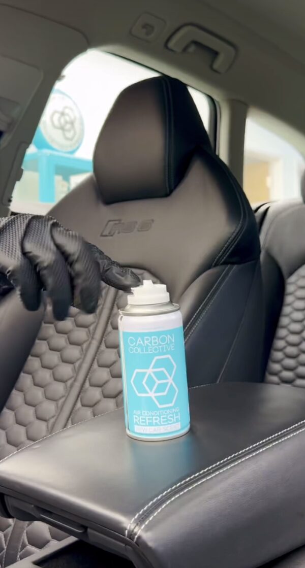 CARBON COLLECTIVE – Air Conditiong Refresh – Odor Eliminator – Geurbom – Cologne / New Car Scent – 57gr